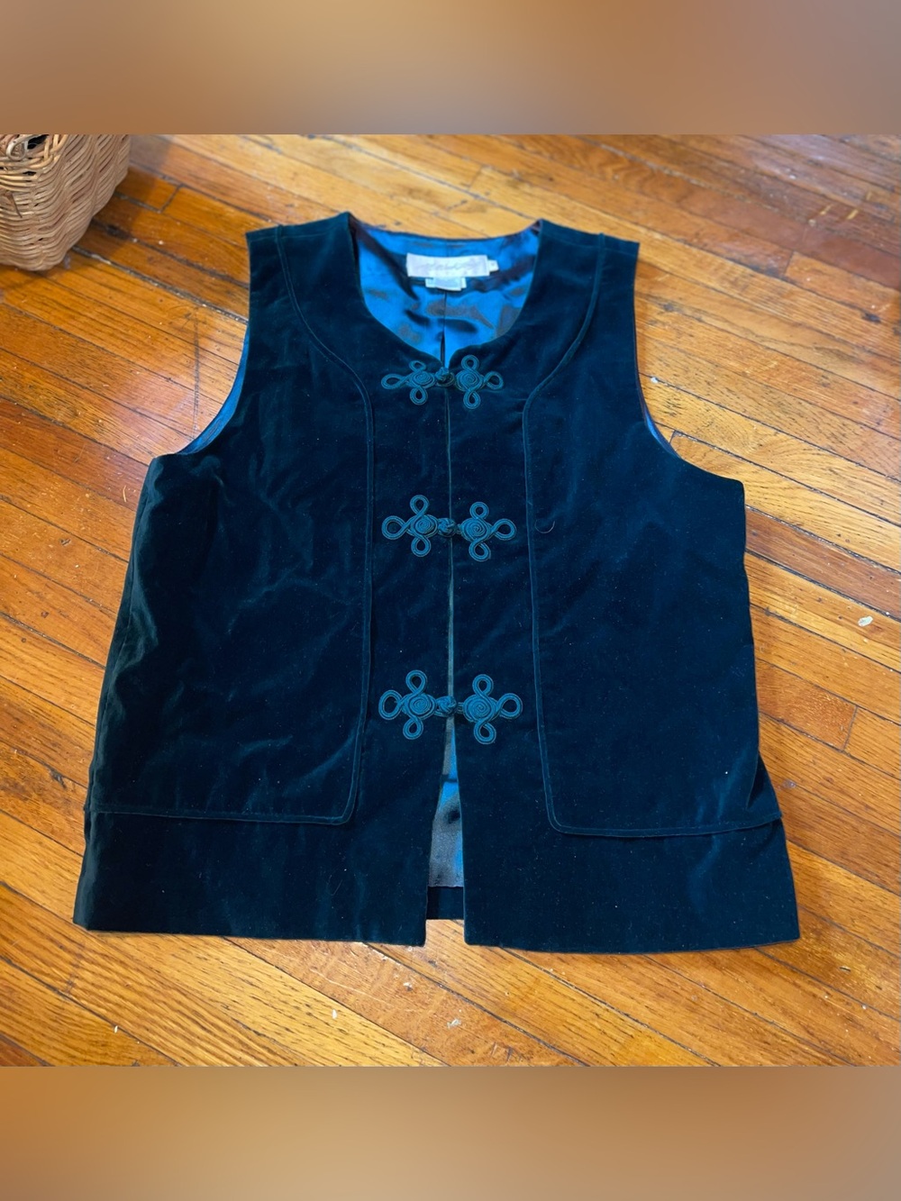 Vintage All Week Long Green TeaVelvet Sleeveless Vest with Frog Closures - Size